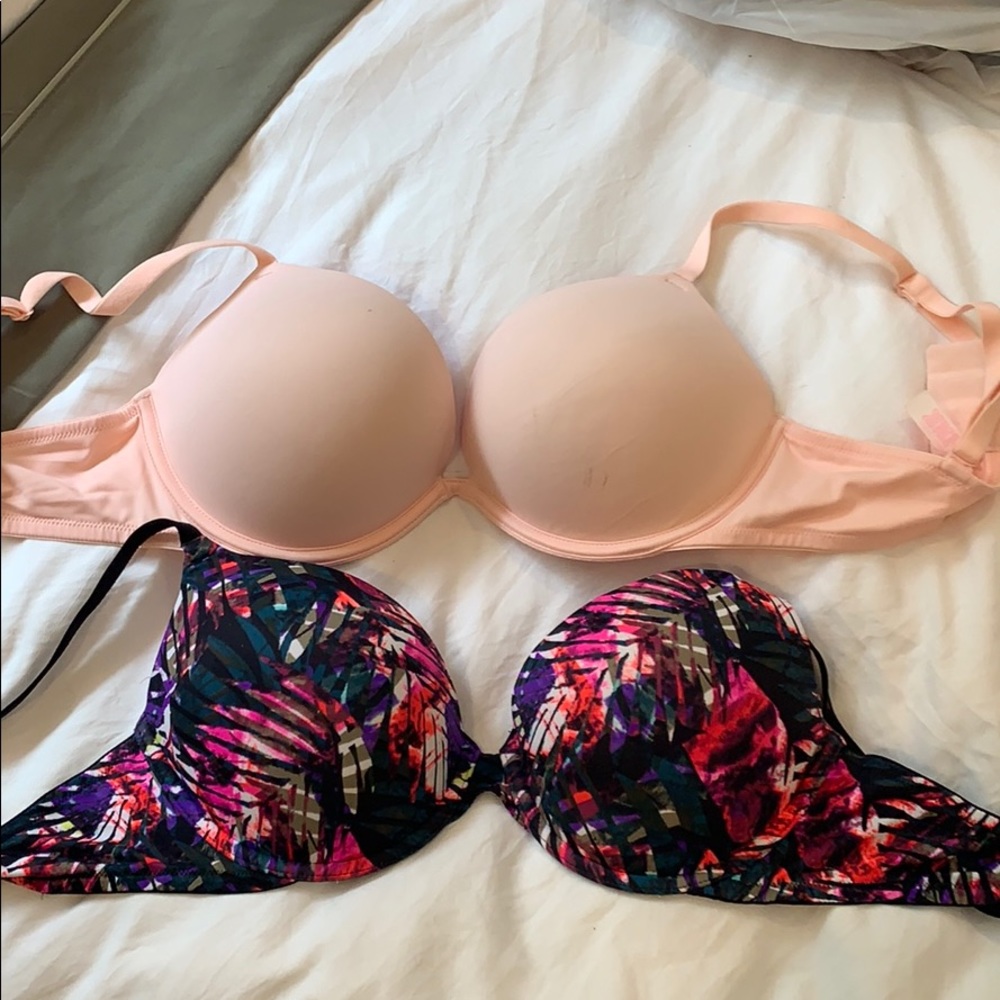 Victoria’s Secret/ pink bras